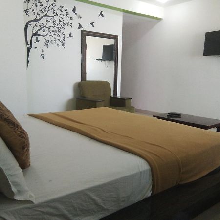 מלון טירופאטי Sairam Residency מראה חיצוני תמונה